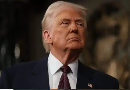 Governo Trump realiza voo inaugural de autodeportação de imigrantes