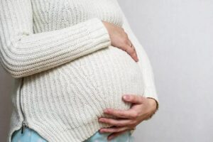 Juiz nos EUA derruba regra que obrigava empresas a liberar mulheres para aborto