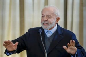 Lula concentra poder e fortalece o PT no governo atual