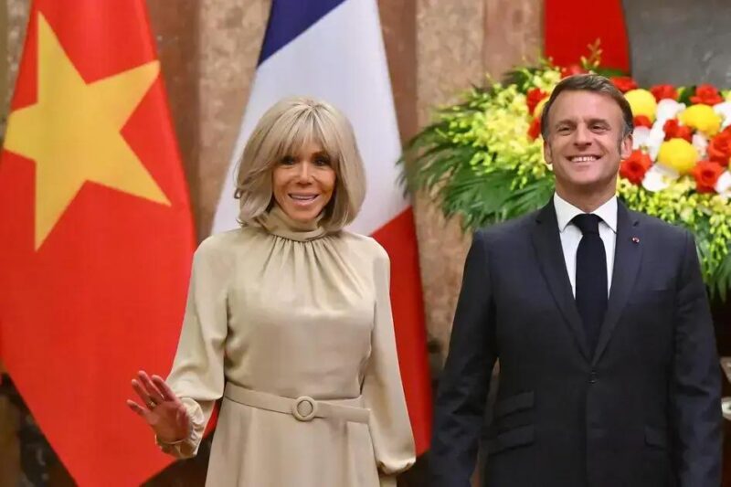 Macron e primeira-dama são flagrados em 'briga' durante viagem oficial