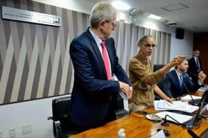 Marina Silva abandona audiência após troca de ofensas com senadores