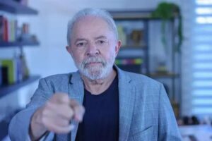 Pesquisa aponta que 54% dos brasileiros rejeitam governo Lula