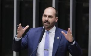 Políticos americanos articulam com Eduardo Bolsonaro contra Moraes e pressão internacional