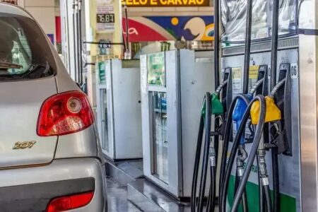 Protesto contra altos impostos mobiliza filas de gasolina e comércio