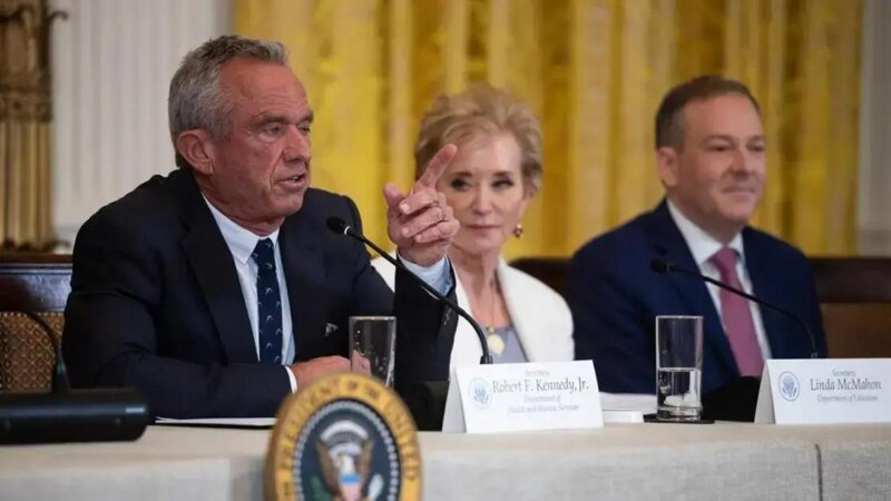 RFK Jr. inicia visita oficial à Argentina para fortalecer cooperação global