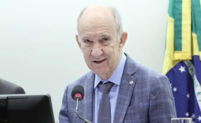 Rui Falcão propõe remoção de Múcio na reforma do governo Lula