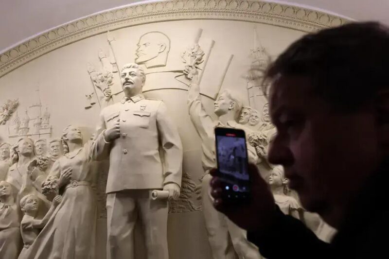 Stálin na Rússia de Putin: monumentos e homenagens controversas