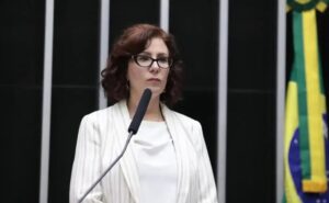 STF recorre de condenação de Carla Zambelli por invasão ao CNJ
