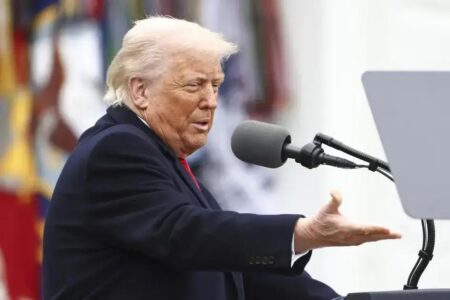 Trump ameaça transferir US$ 3 bi de Harvard para escolas técnicas