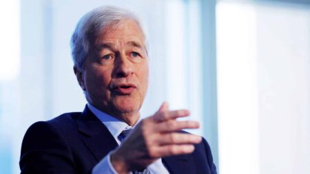 Jamie Dimon prevê grande crise, mas recomenda estoque de munição, tanques e mísseis em vez de Bitcoin