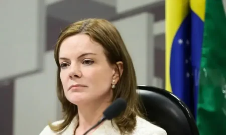 Alta histórica da Selic impacta economia e juros no Brasil
