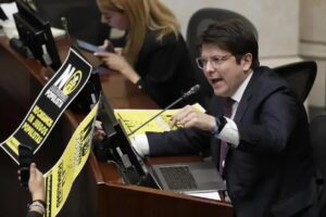 Ataque a pré-candidato na Colômbia ressalta preocupações de segurança