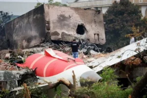 Autoridades indianas localizam caixa-preta de avião que caiu em Ahmedabad
