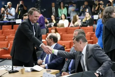 Bolsonaro afirma que 'Golpe nunca existiu' ao chegar no STF