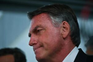 Bolsonaro afirma que não falou com EUA sobre sanções a ministros