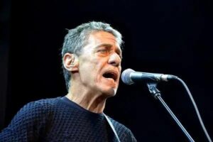 Chico Buarque passa por cirurgia de alívio na pressão intracraniana