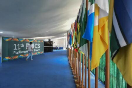 Congresso foca na regulação da IA durante fórum do Brics