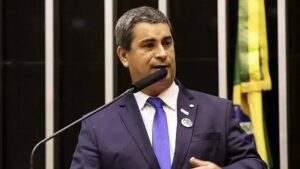 Coronel Tadeu substitui Carla Zambelli na Câmara em momento político decisivo