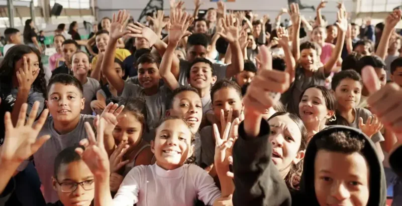 Cubatão desafia expectativas com escola destaque mundial na superação de adversidades