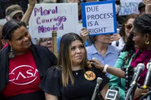 Deportado pelo governo Trump volta aos EUA e responde por crimes