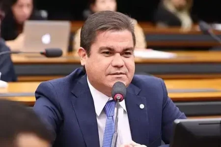 Deputado busca ajuda internacional para resgatar pai preso em Israel