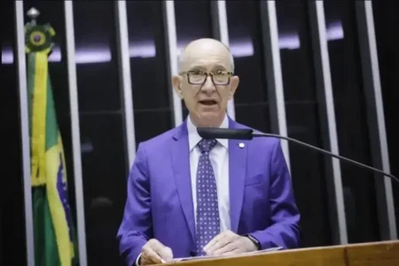 Deputado do PT vota contra o governo e justificativa por erro de digitação