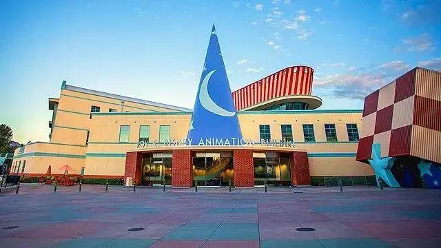 Disney realiza demissões em massa e reestrutura setor de entretenimento