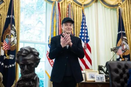 Elon Musk demonstra sinal de paz após briga com Trump