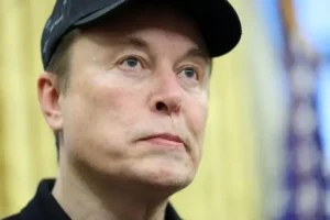 Elon Musk planeja lançar cartões de débito e crédito no X em 2025