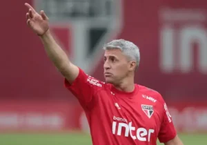 Futebol e Transferências: Impacto na Economia e na Conquista de Títulos