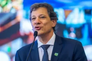 Haddad tira férias e acende tensões no Congresso