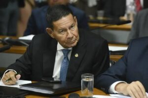 Hamilton Mourão nega influência de Bolsonaro em depoimento ao STF