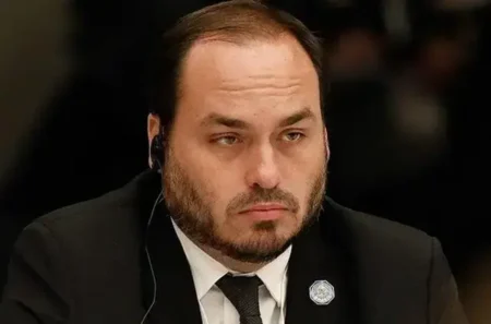 Indústria de Santa Catarina critica candidatura de Carlos Bolsonaro ao Senado