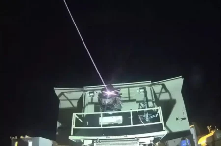 Israel usa sistema laser para defesa contra ataques do Irã