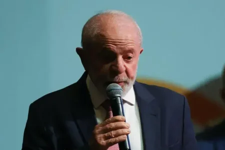 Lula enfrenta desafios para conquistar reeleição em meio a incertezas e envelhecimento na política