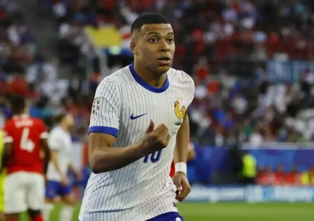 Mbappé investe em vela e busca impactar jovens com projeto social
