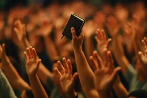 Número de evangélicos triplica no Brasil em 30 anos, mostra o Censo