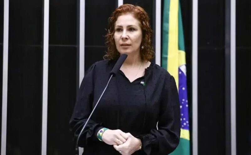 Política e Justiça: Carla Zambelli deixa o Brasil antes de ser presa