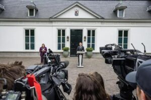 Primeiro-ministro da Holanda renuncia e abre caminho para novas eleições