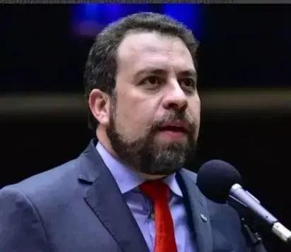 Projeto de Boulos obriga plataformas a remover fake news durante eleição