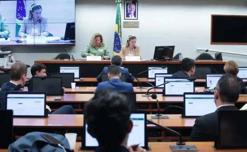 Projetos de Lei Buscam Proibir Vacinação Forçada no Brasil