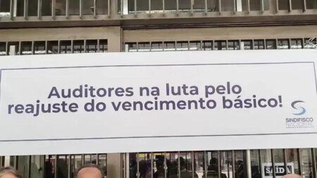 STJ suspende greve de auditores e impõe multa de R$ 500 mil