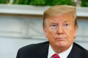 Trump exige rendição incondicional do Irã em tom de ameaça