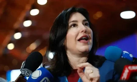 Vaiada em sua cidade natal revela desgaste político de Simone Tebet