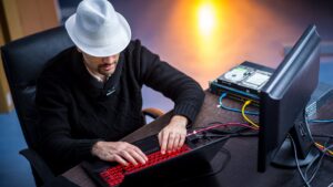 Hacker rouba corretora, compra Ethereum, lucra milhões, e devolve fundos