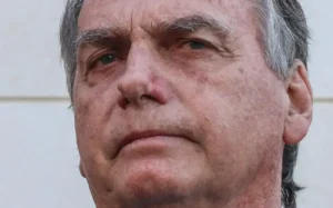 Bolsonaro denuncia perseguição política e apoio de Trump ao STF
