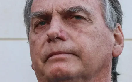 Bolsonaro denuncia perseguição política e apoio de Trump ao STF