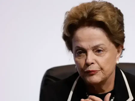 Dilma Rousseff defende redução do dólar entre países do Brics