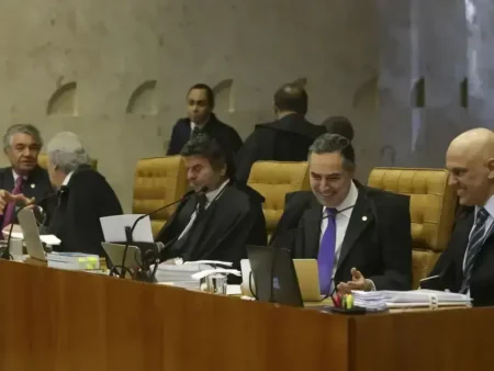 Gazeta aponta omissão do Senado para restaurar democracia no Brasil