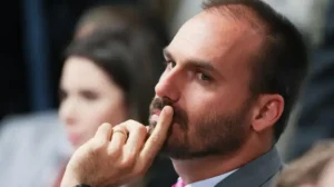 Juristas pedem STF para responsabilizar Eduardo Bolsonaro em 'tarifaço'
